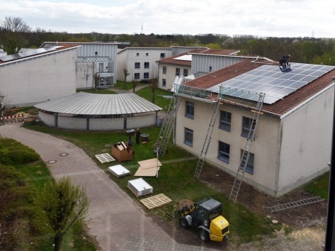 E.ON und Studierendenwerk Paderborn rüsten Wohnheime mit Photovoltaikanlagen aus. Foto: E.ON E.ON und Studierendenwerk Paderborn rüsten Wohnheime mit Photovoltaikanlagen aus. Foto: E.ON